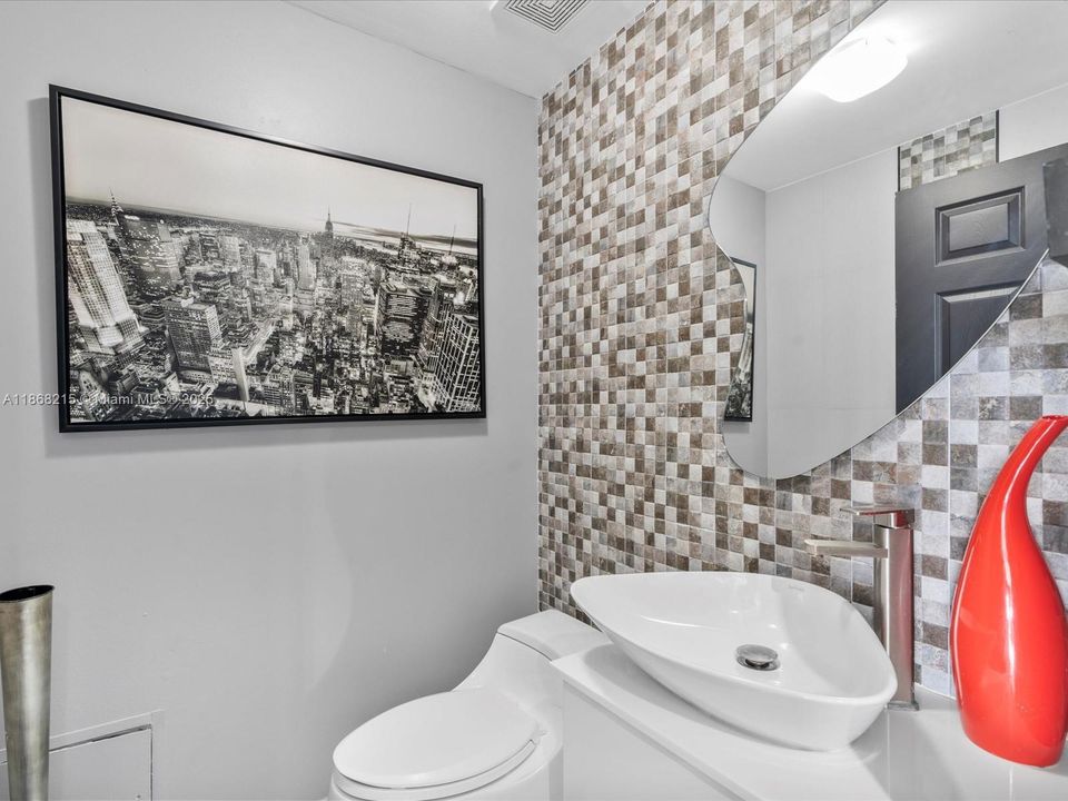 For Sale: $1,099,000 (2 beds, 2 baths, 1800 Square Feet)