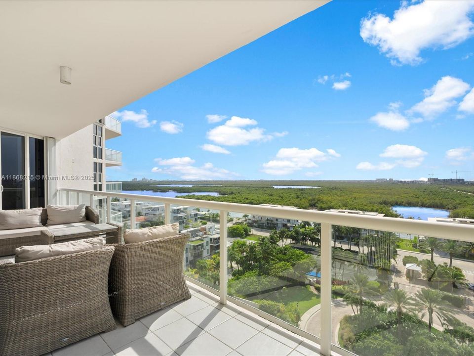 For Sale: $1,099,000 (2 beds, 2 baths, 1800 Square Feet)