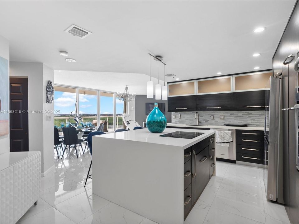 For Sale: $1,099,000 (2 beds, 2 baths, 1800 Square Feet)