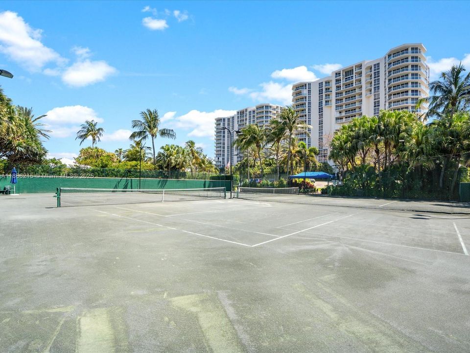 For Sale: $1,099,000 (2 beds, 2 baths, 1800 Square Feet)