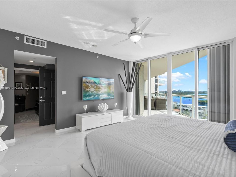 For Sale: $1,099,000 (2 beds, 2 baths, 1800 Square Feet)