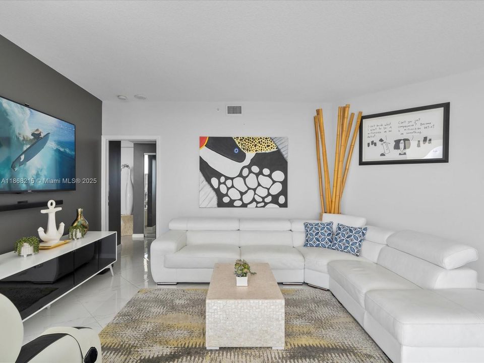 For Sale: $1,099,000 (2 beds, 2 baths, 1800 Square Feet)