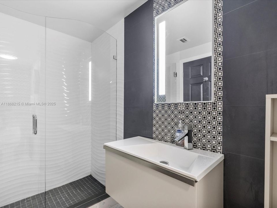 For Sale: $1,099,000 (2 beds, 2 baths, 1800 Square Feet)