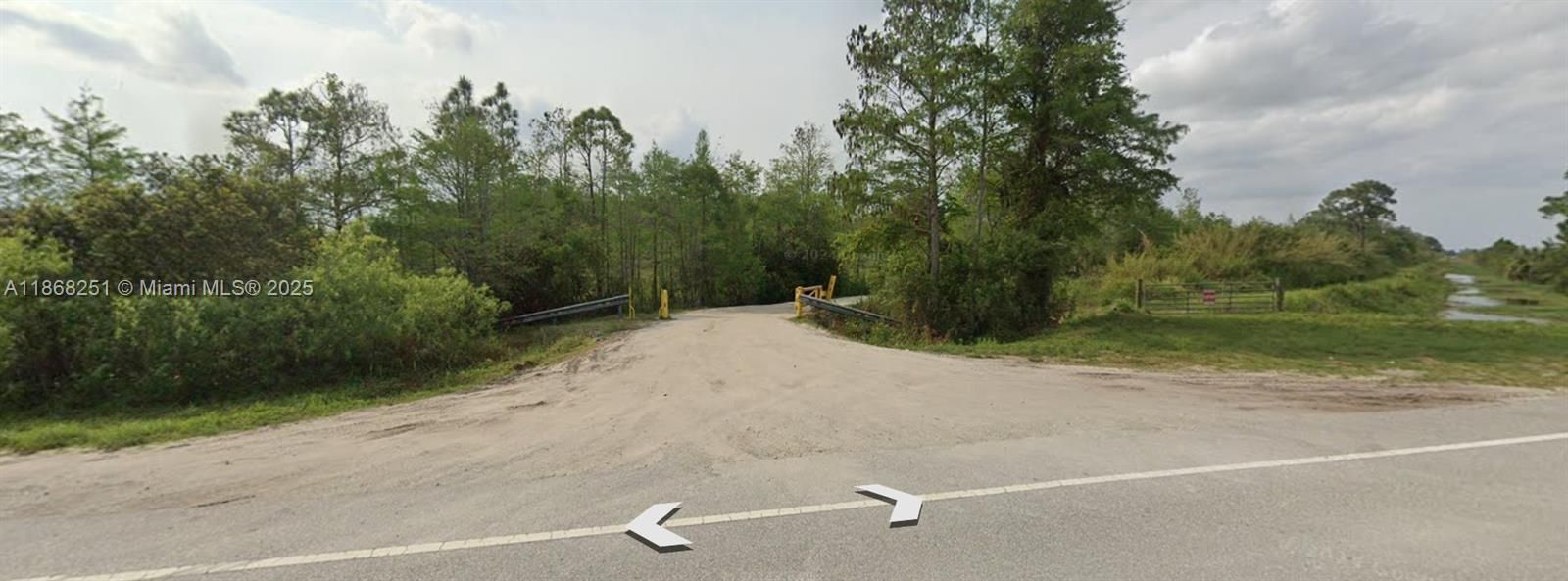 На продажу: $9,900 (0.50 acres)