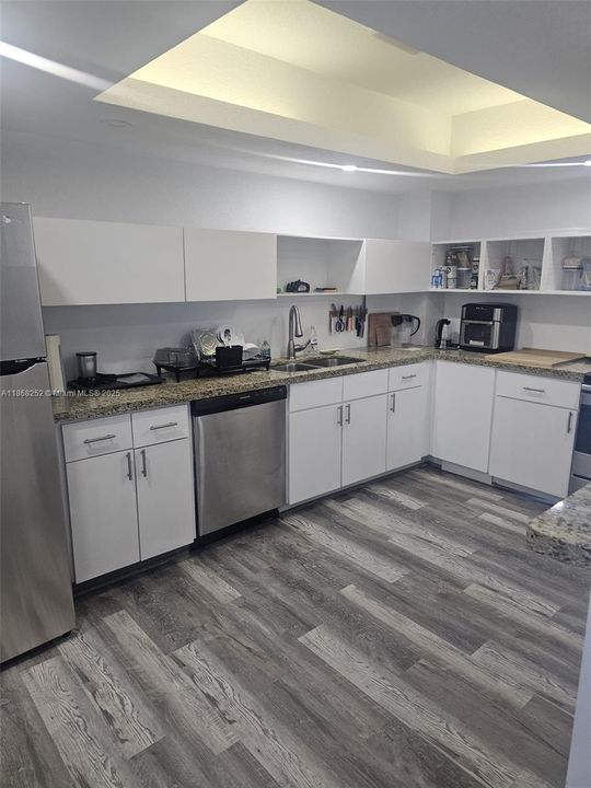 For Sale: $530,000 (1 beds, 2 baths, 1295 Square Feet)