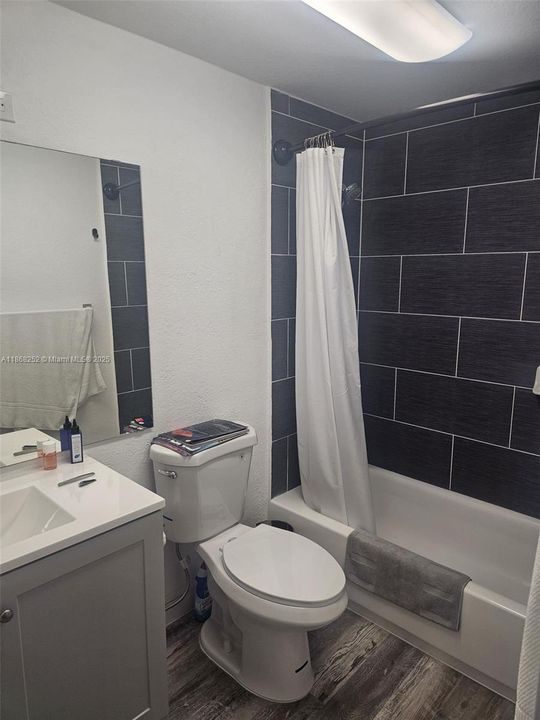 For Sale: $530,000 (1 beds, 2 baths, 1295 Square Feet)