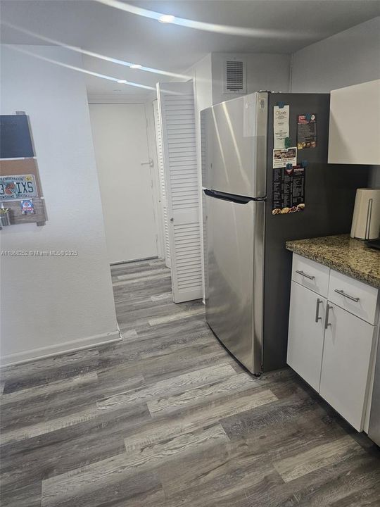 For Sale: $530,000 (1 beds, 2 baths, 1295 Square Feet)