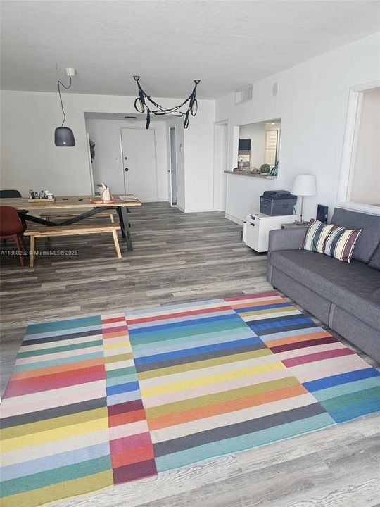 For Sale: $530,000 (1 beds, 2 baths, 1295 Square Feet)