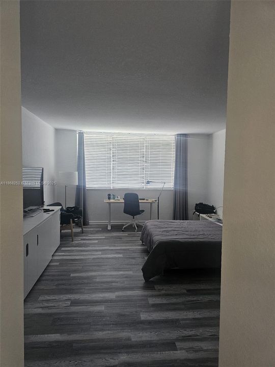 For Sale: $530,000 (1 beds, 2 baths, 1295 Square Feet)