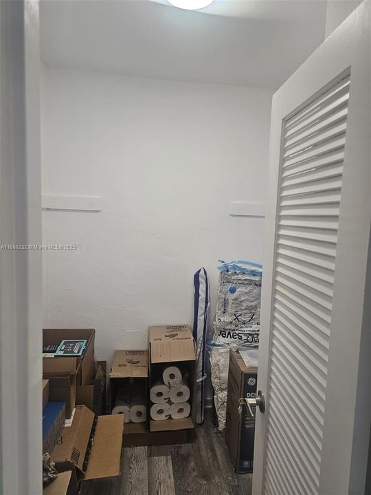 For Sale: $530,000 (1 beds, 2 baths, 1295 Square Feet)