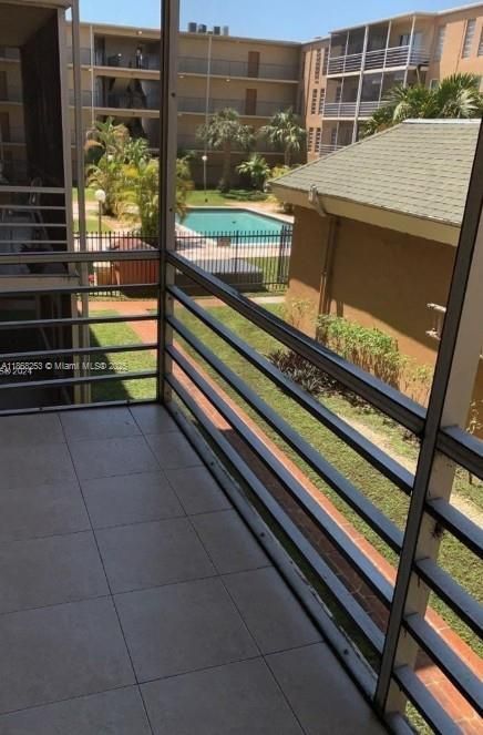 Active With Contract: $109,000 (1 beds, 1 baths, 850 Square Feet)