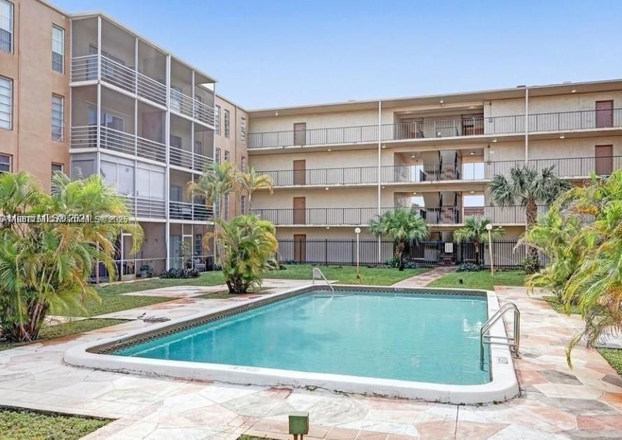 Active With Contract: $109,000 (1 beds, 1 baths, 850 Square Feet)