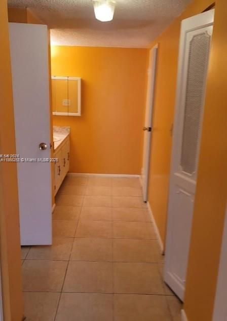 Active With Contract: $109,000 (1 beds, 1 baths, 850 Square Feet)