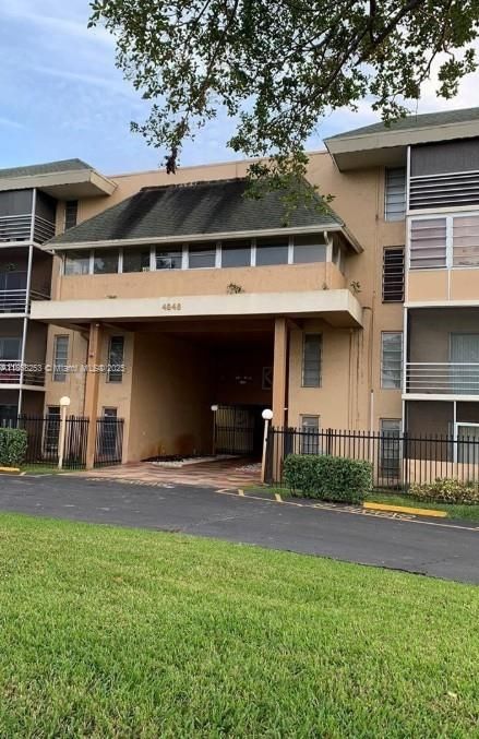 Active With Contract: $109,000 (1 beds, 1 baths, 850 Square Feet)