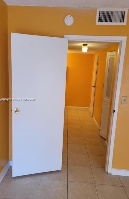 Active With Contract: $109,000 (1 beds, 1 baths, 850 Square Feet)