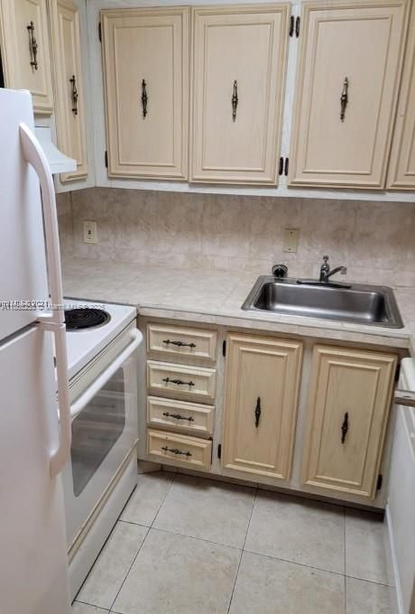 Active With Contract: $109,000 (1 beds, 1 baths, 850 Square Feet)