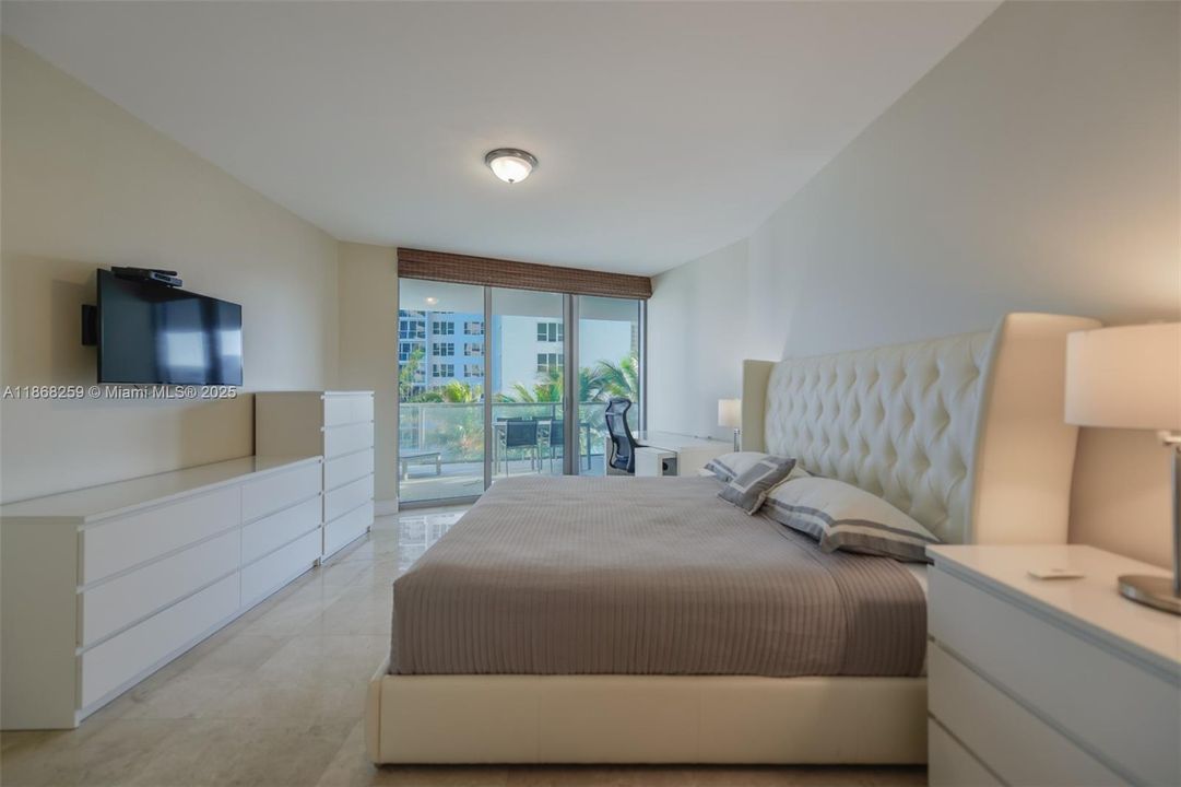 For Sale: $1,139,000 (2 beds, 2 baths, 1733 Square Feet)