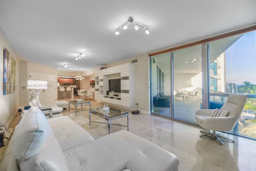 For Sale: $1,139,000 (2 beds, 2 baths, 1733 Square Feet)