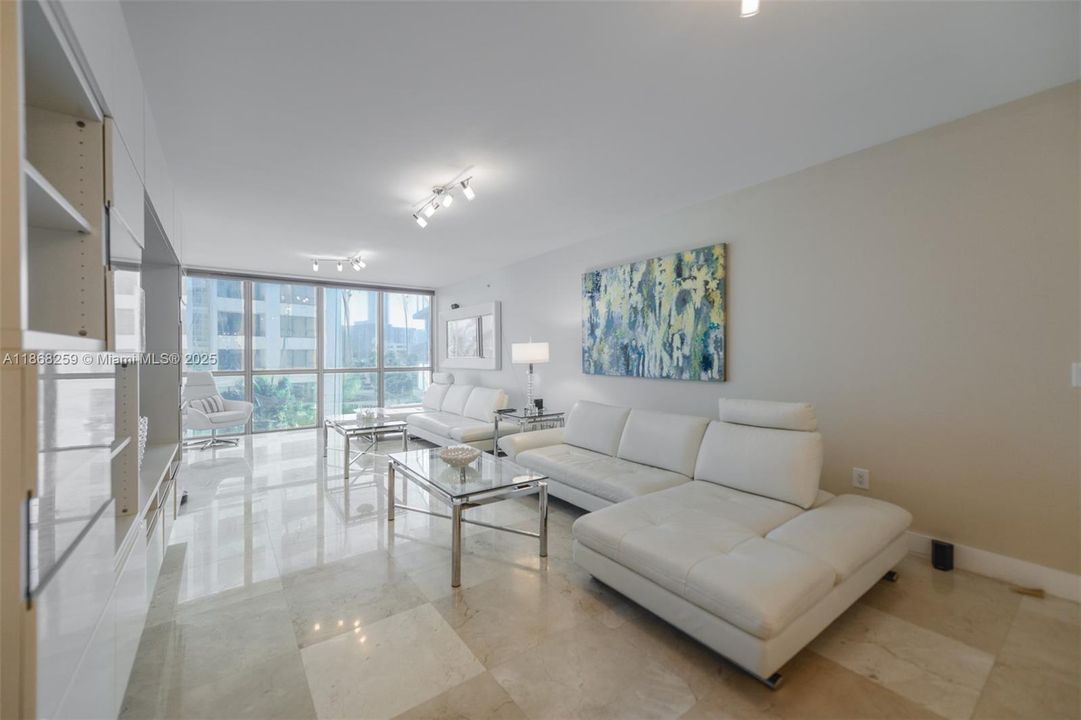 For Sale: $1,139,000 (2 beds, 2 baths, 1733 Square Feet)
