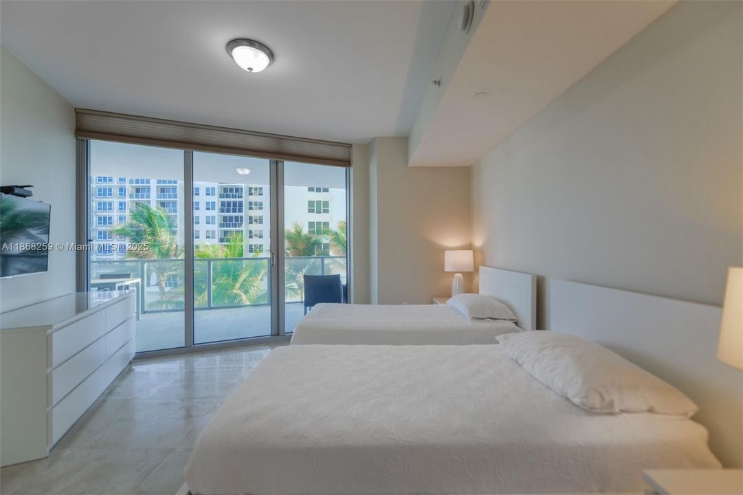 For Sale: $1,139,000 (2 beds, 2 baths, 1733 Square Feet)