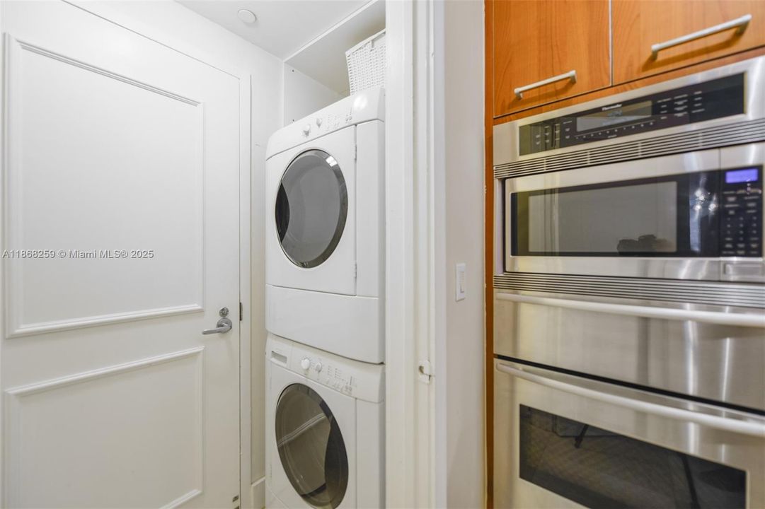 For Sale: $1,139,000 (2 beds, 2 baths, 1733 Square Feet)