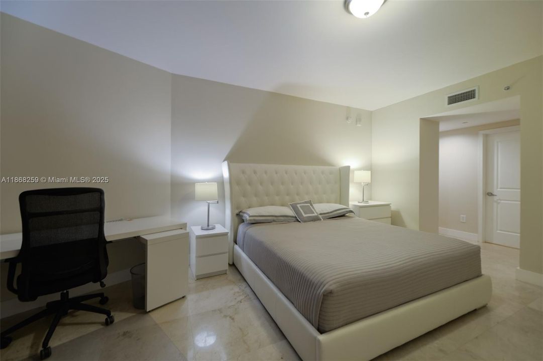 For Sale: $1,139,000 (2 beds, 2 baths, 1733 Square Feet)