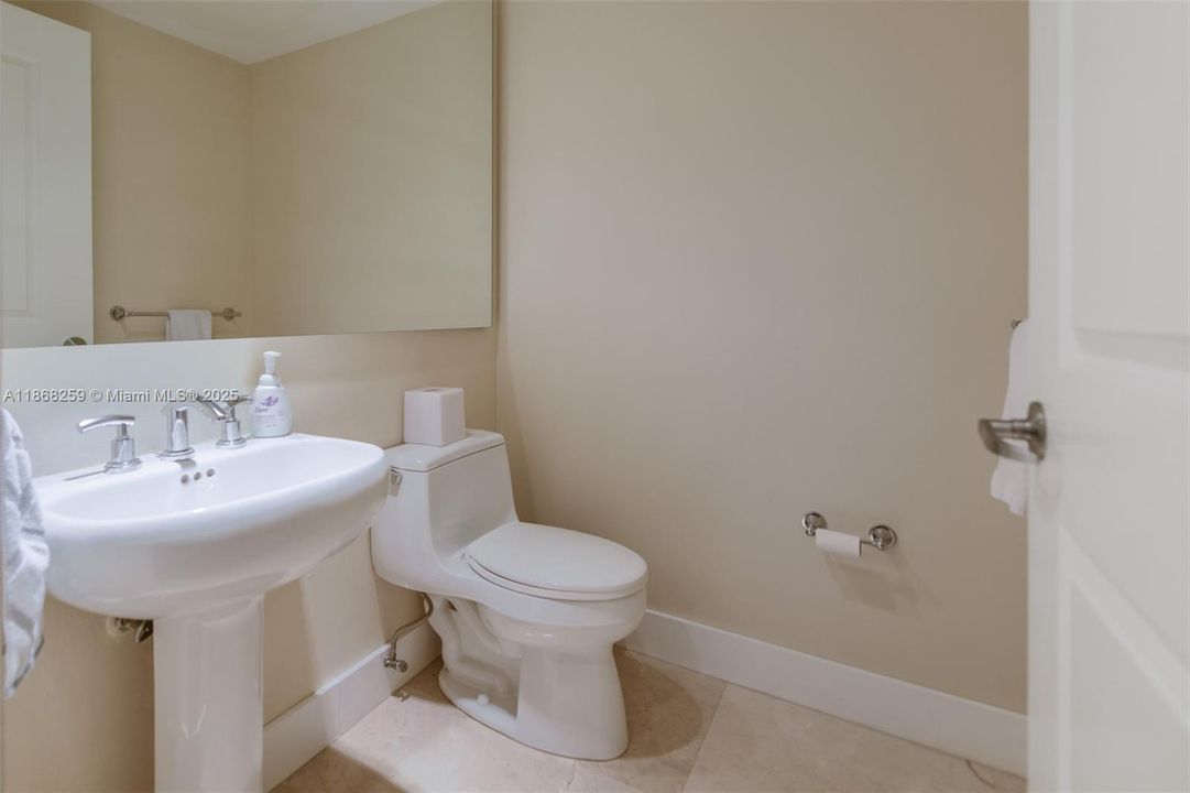 For Sale: $1,139,000 (2 beds, 2 baths, 1733 Square Feet)