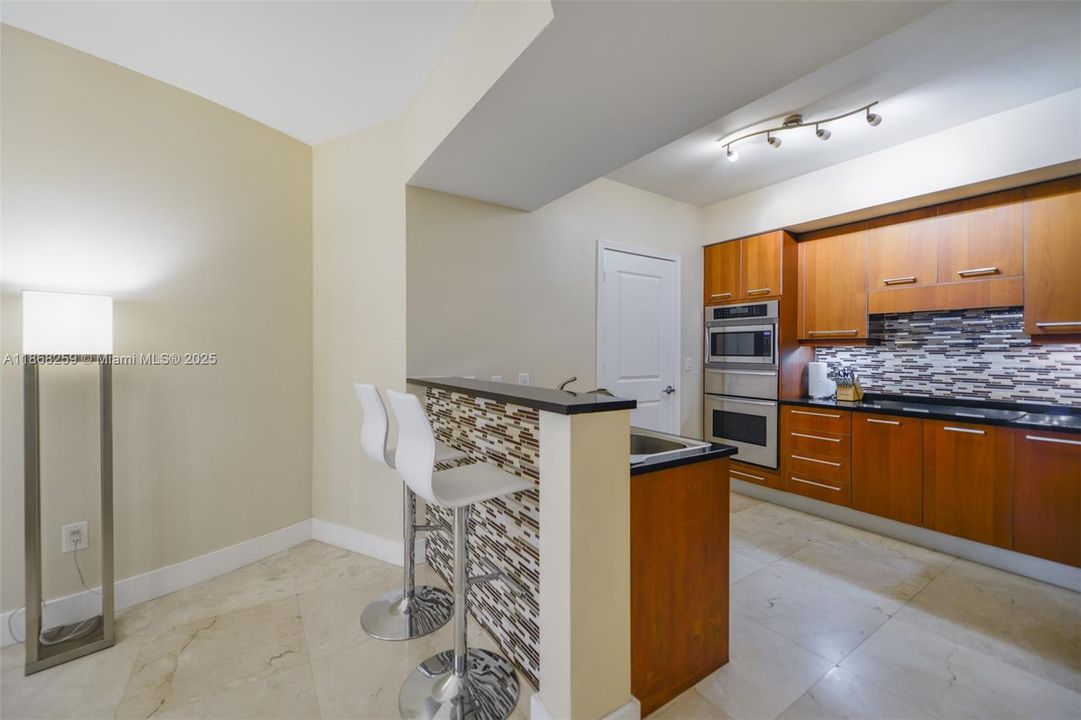 For Sale: $1,139,000 (2 beds, 2 baths, 1733 Square Feet)