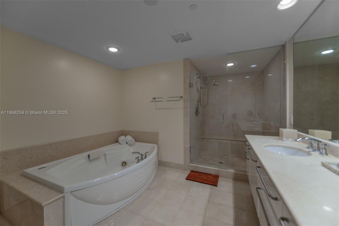 For Sale: $1,139,000 (2 beds, 2 baths, 1733 Square Feet)