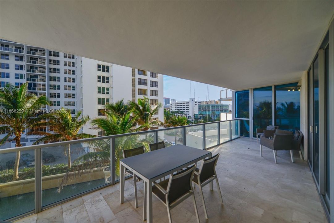 For Sale: $1,139,000 (2 beds, 2 baths, 1733 Square Feet)