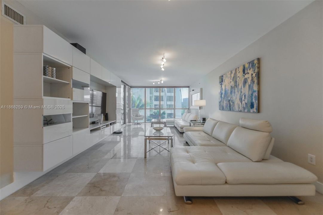 For Sale: $1,139,000 (2 beds, 2 baths, 1733 Square Feet)