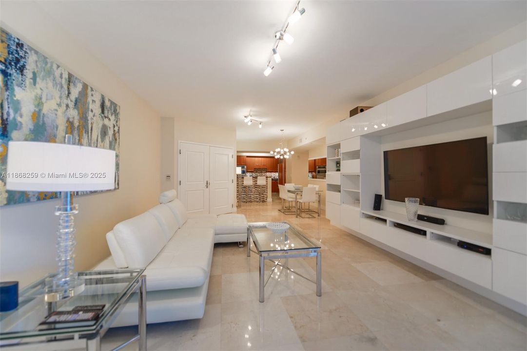 For Sale: $1,139,000 (2 beds, 2 baths, 1733 Square Feet)