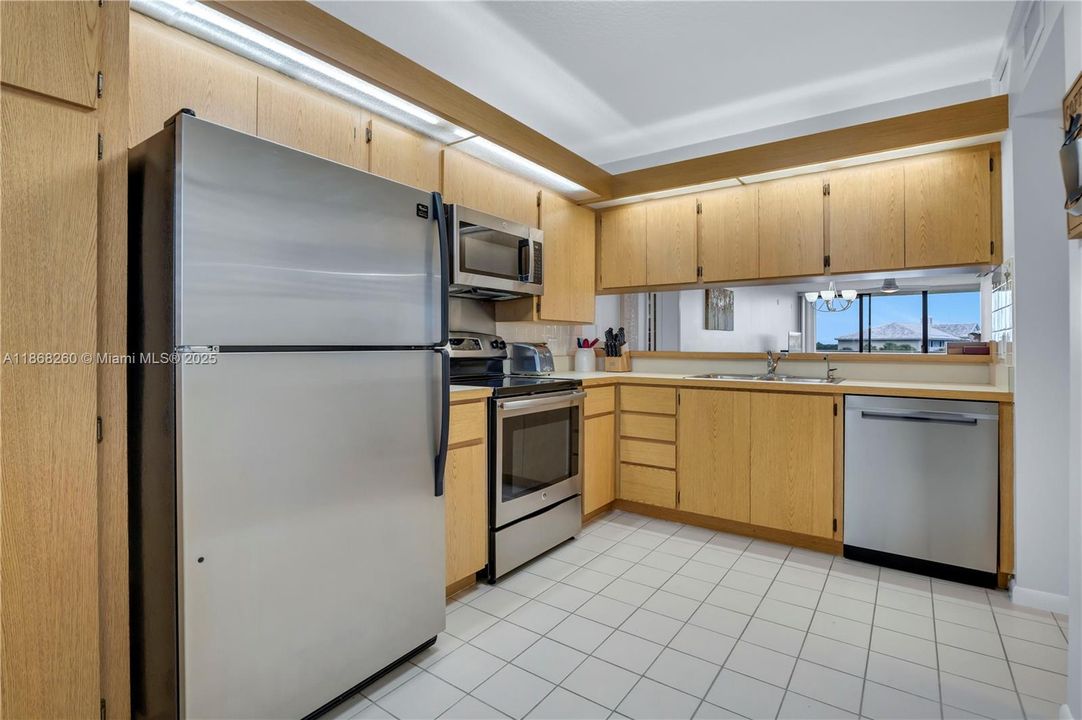 Activo con contrato: $230,000 (2 camas, 2 baños, 1442 Pies cuadrados)