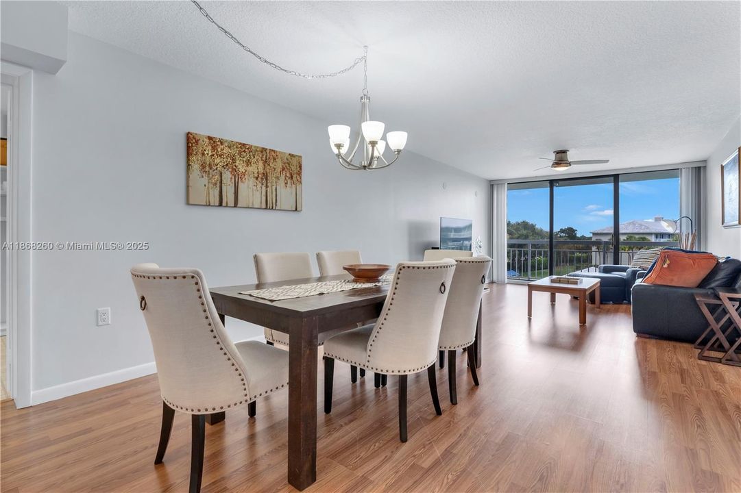 Activo con contrato: $230,000 (2 camas, 2 baños, 1442 Pies cuadrados)