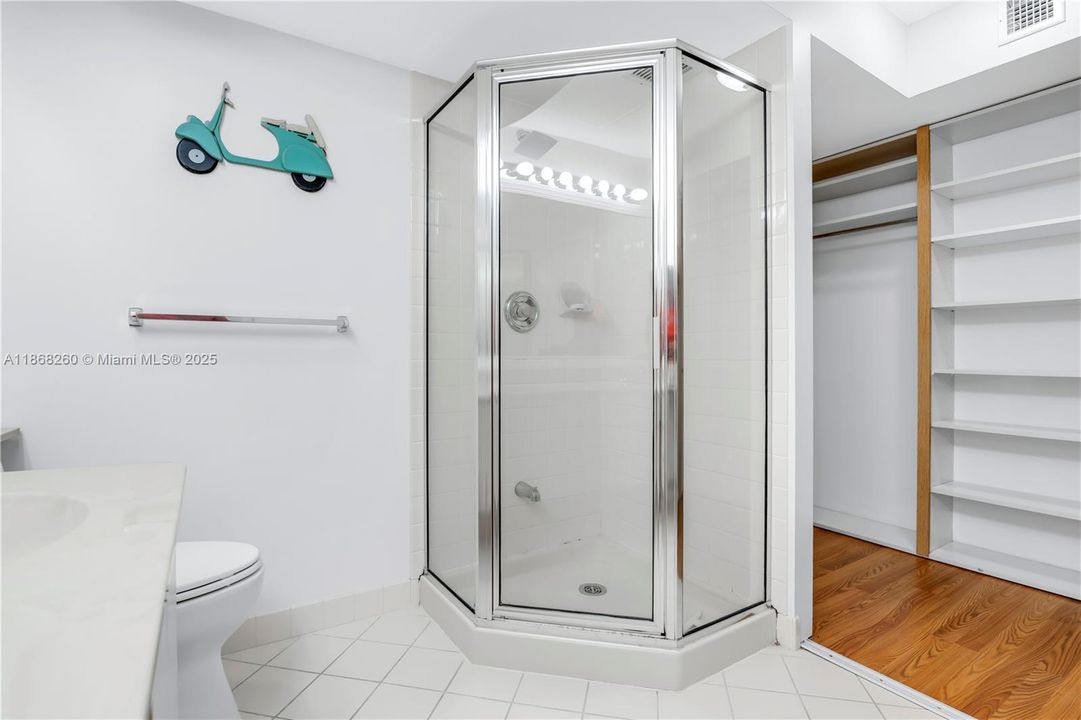 Activo con contrato: $230,000 (2 camas, 2 baños, 1442 Pies cuadrados)