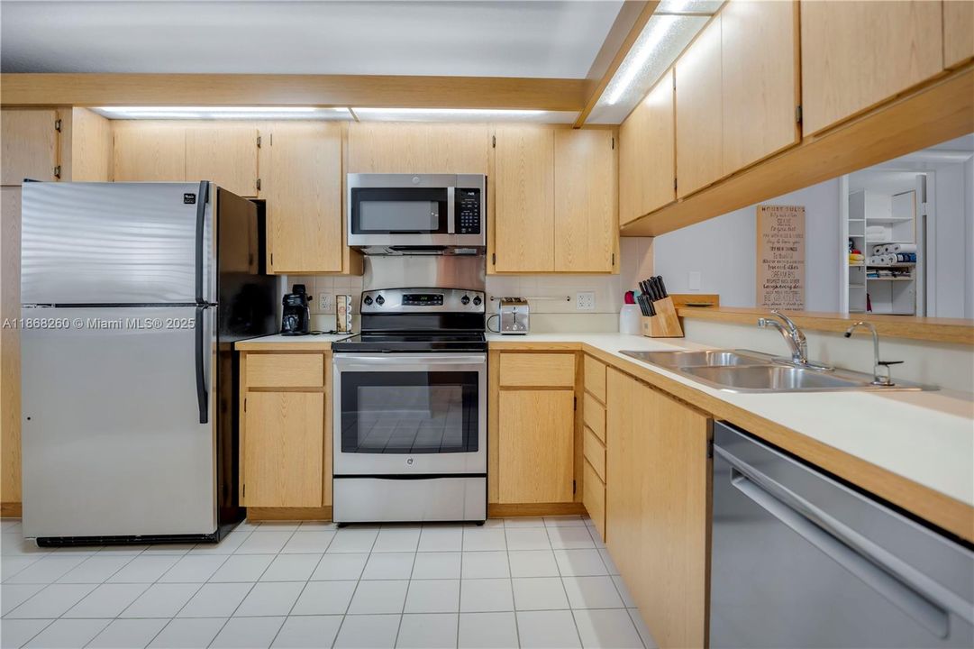 Activo con contrato: $230,000 (2 camas, 2 baños, 1442 Pies cuadrados)