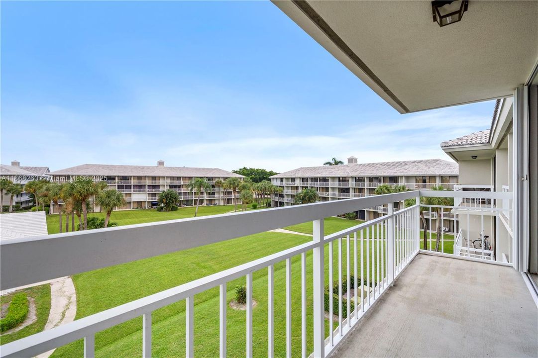 Activo con contrato: $230,000 (2 camas, 2 baños, 1442 Pies cuadrados)