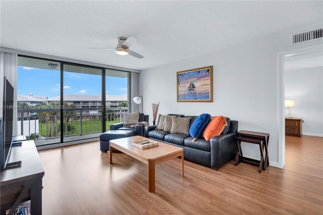 Activo con contrato: $230,000 (2 camas, 2 baños, 1442 Pies cuadrados)