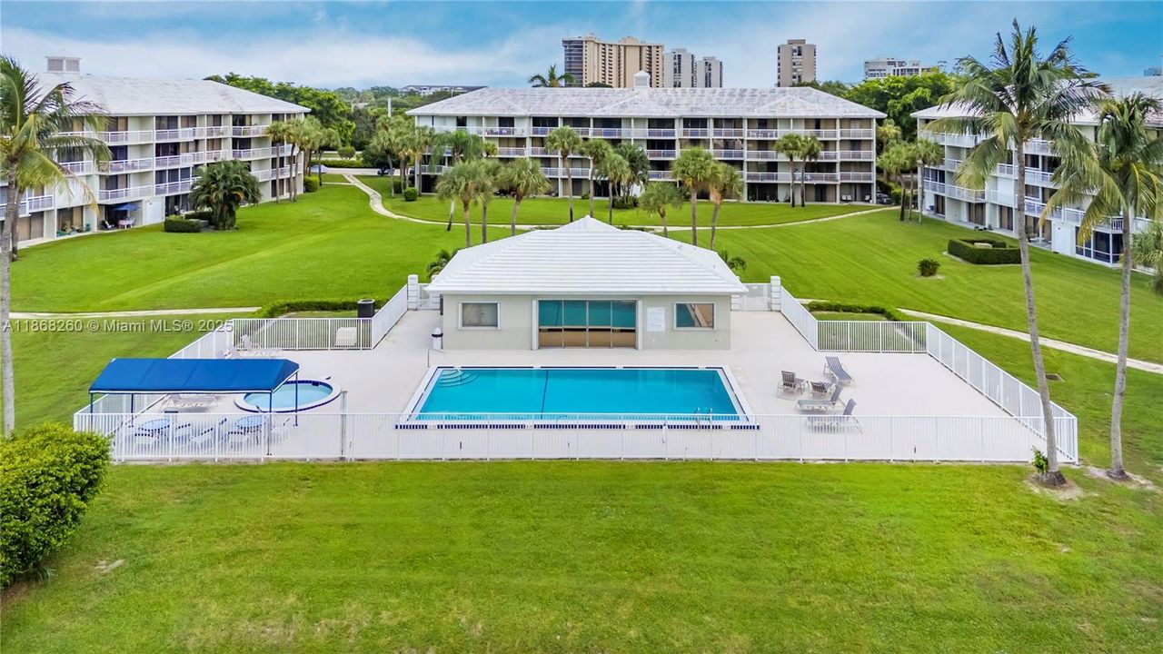 Activo con contrato: $230,000 (2 camas, 2 baños, 1442 Pies cuadrados)