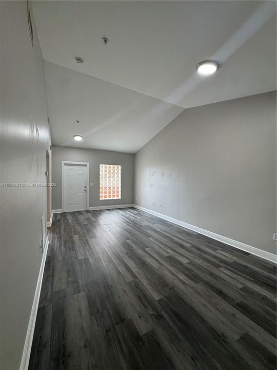 最近租的: $1,500 (2 贝兹, 2 浴室, 939 平方英尺)