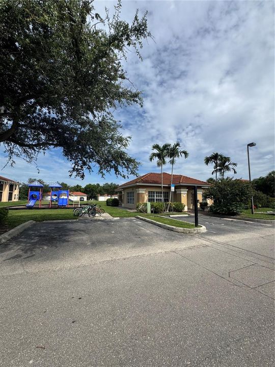 最近租的: $1,500 (2 贝兹, 2 浴室, 939 平方英尺)