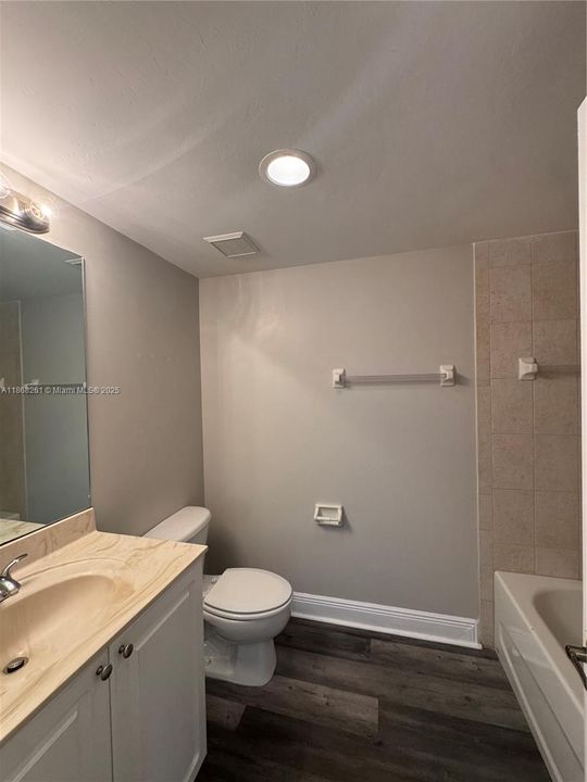 最近租的: $1,500 (2 贝兹, 2 浴室, 939 平方英尺)