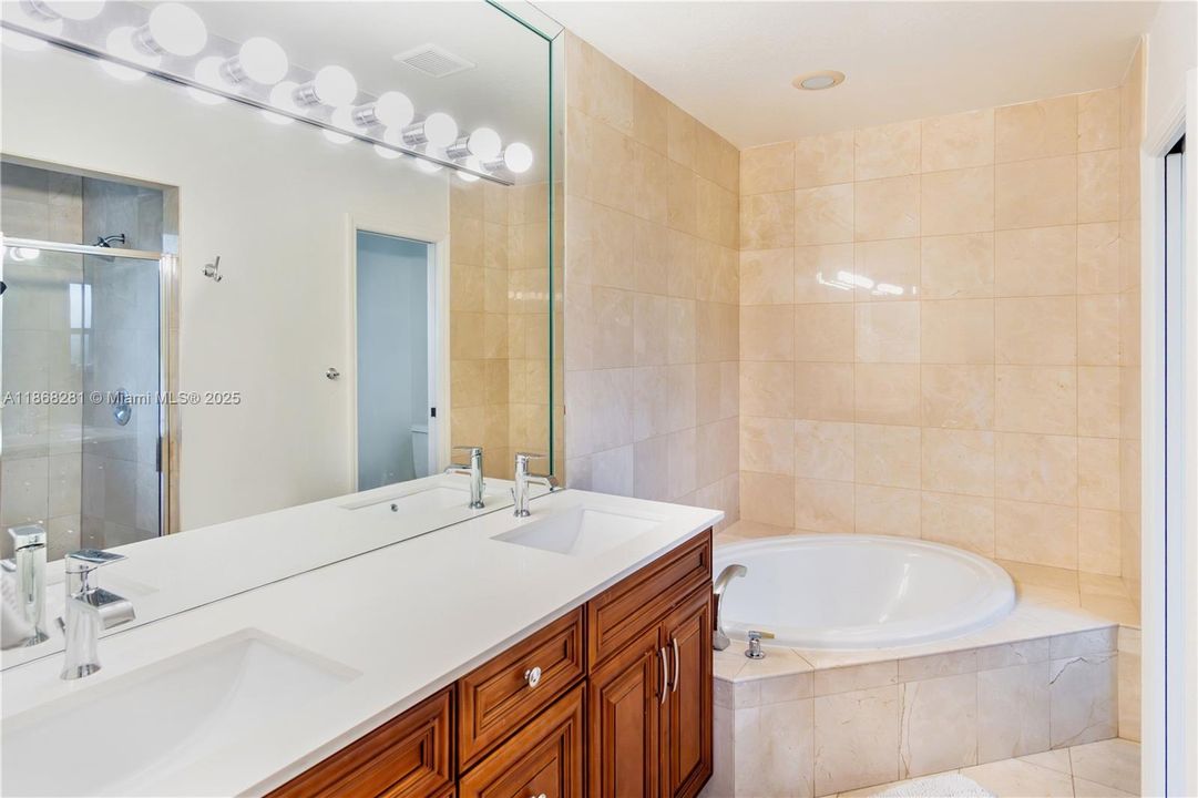 En Renta: $8,750 (4 camas, 3 baños, 2813 Pies cuadrados)