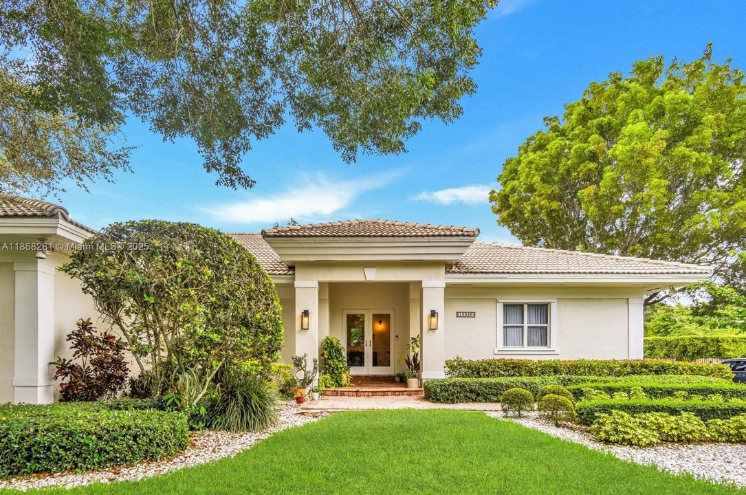 En Renta: $8,750 (4 camas, 3 baños, 2813 Pies cuadrados)