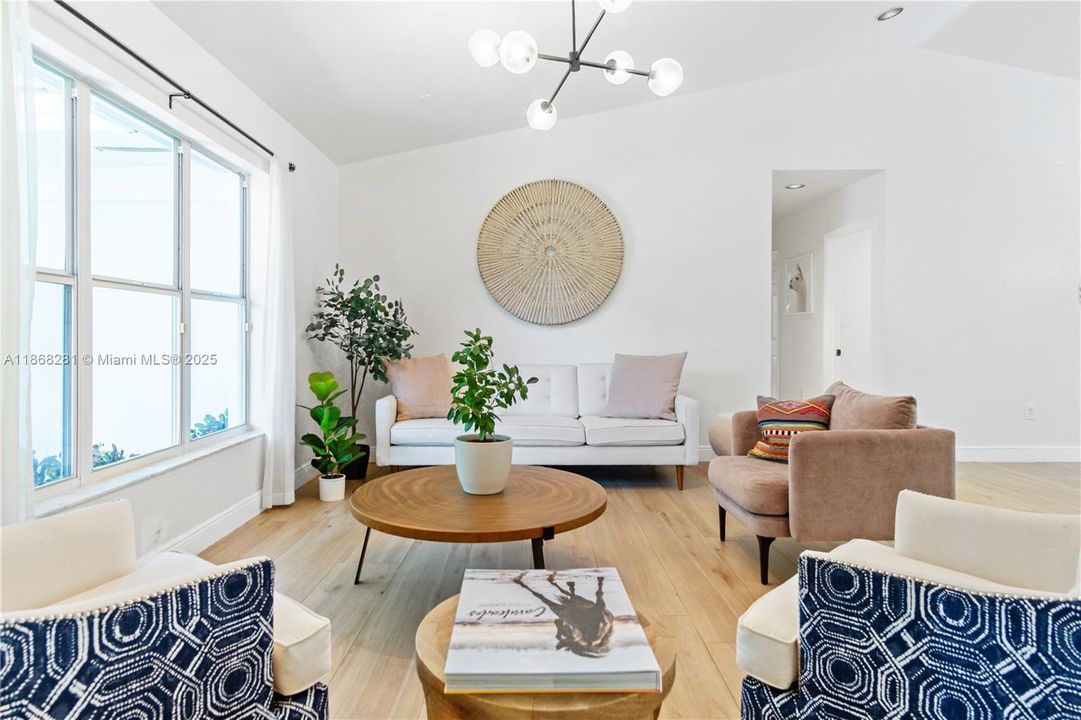 En Renta: $8,750 (4 camas, 3 baños, 2813 Pies cuadrados)