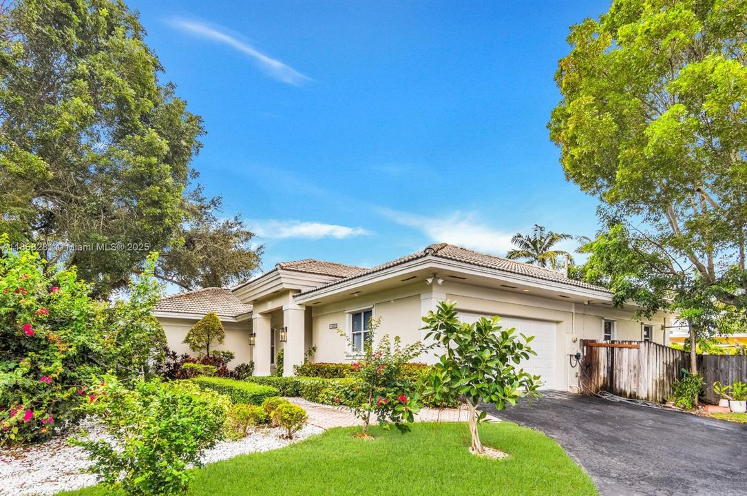 En Renta: $8,750 (4 camas, 3 baños, 2813 Pies cuadrados)