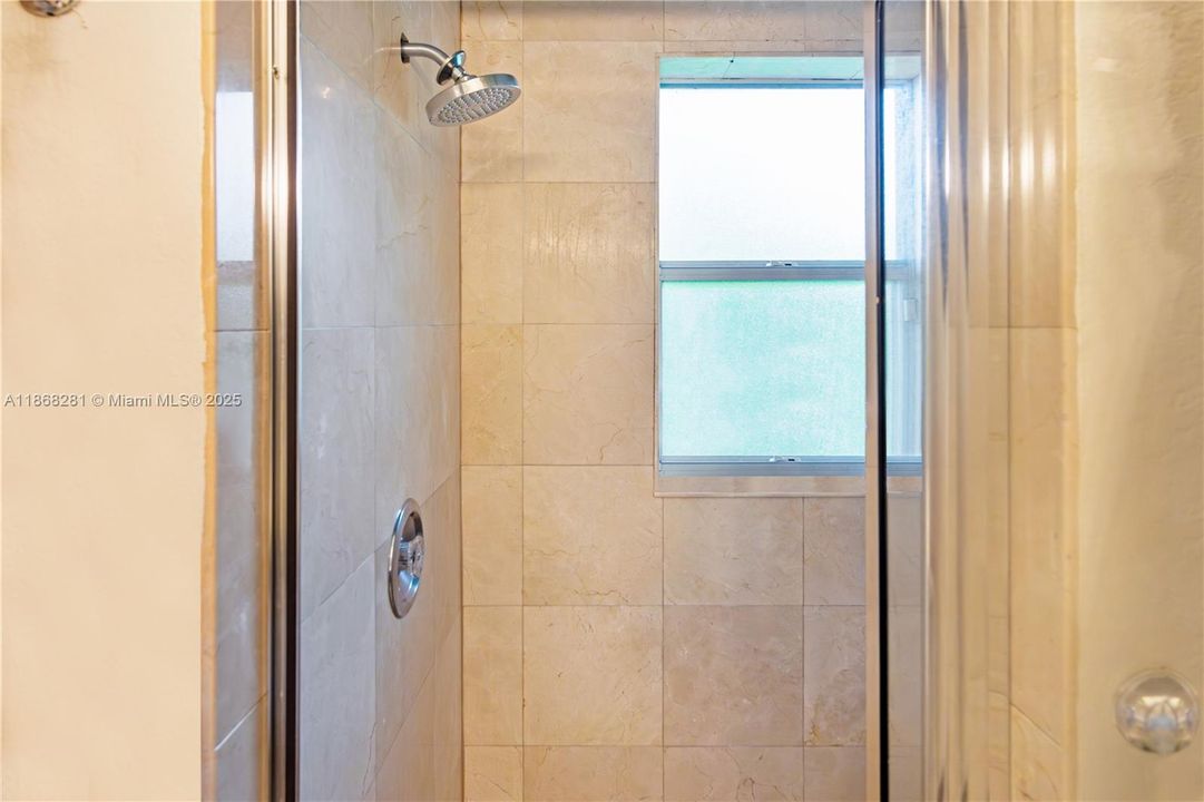 En Renta: $8,750 (4 camas, 3 baños, 2813 Pies cuadrados)