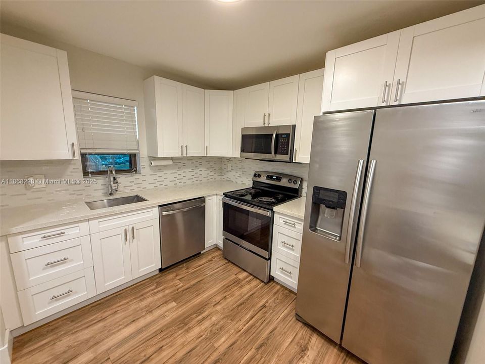 Recently Rented: $2,195 (2 beds, 2 baths, 979 Square Feet)