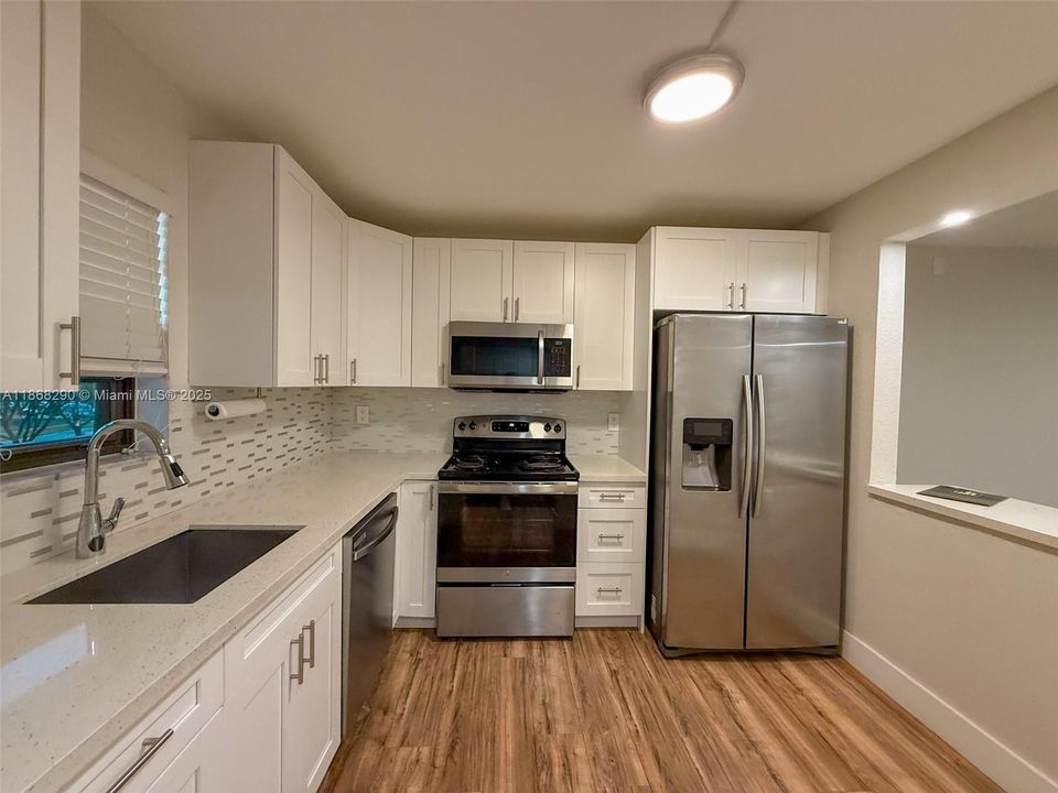 Recently Rented: $2,195 (2 beds, 2 baths, 979 Square Feet)