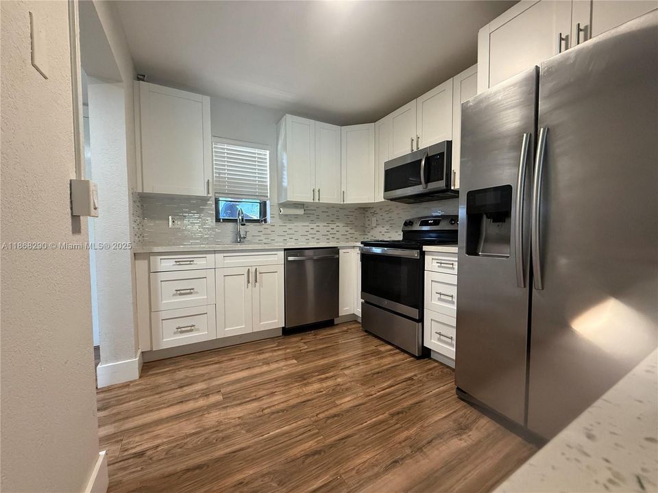 Recently Rented: $2,195 (2 beds, 2 baths, 979 Square Feet)